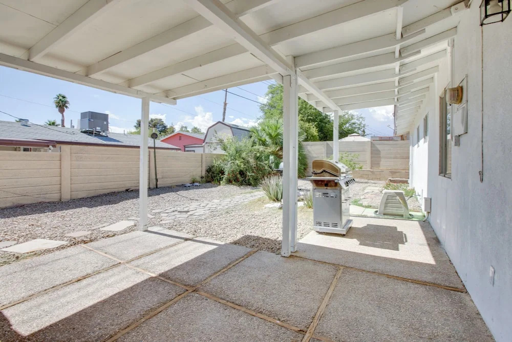Las Vegas Retreat w/ Yard < 5 Mi to Strip!