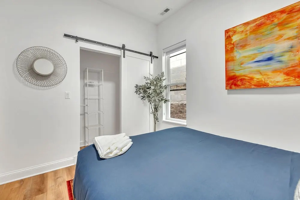 Bright Modern 4Bd 2Ba in the Heart of Wrigleyville by AllSet Turnover