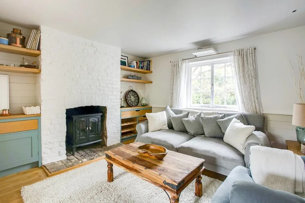 Beautiful 2 BED Garden Apartment