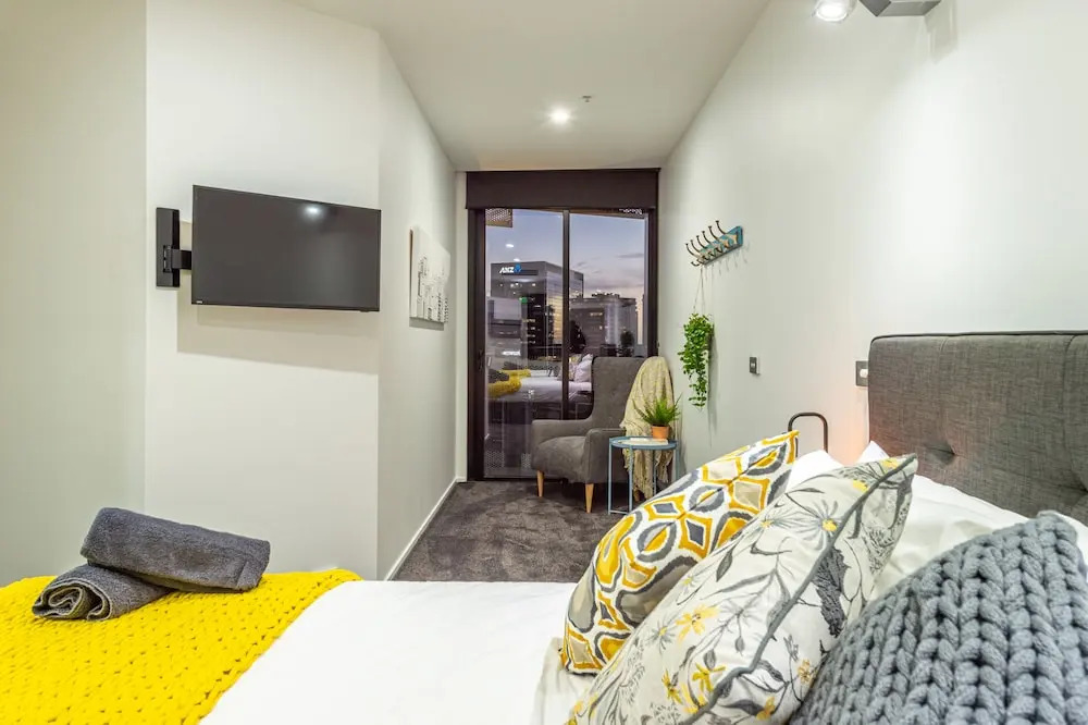 Luxury 3 Bed 2 Bath City Views