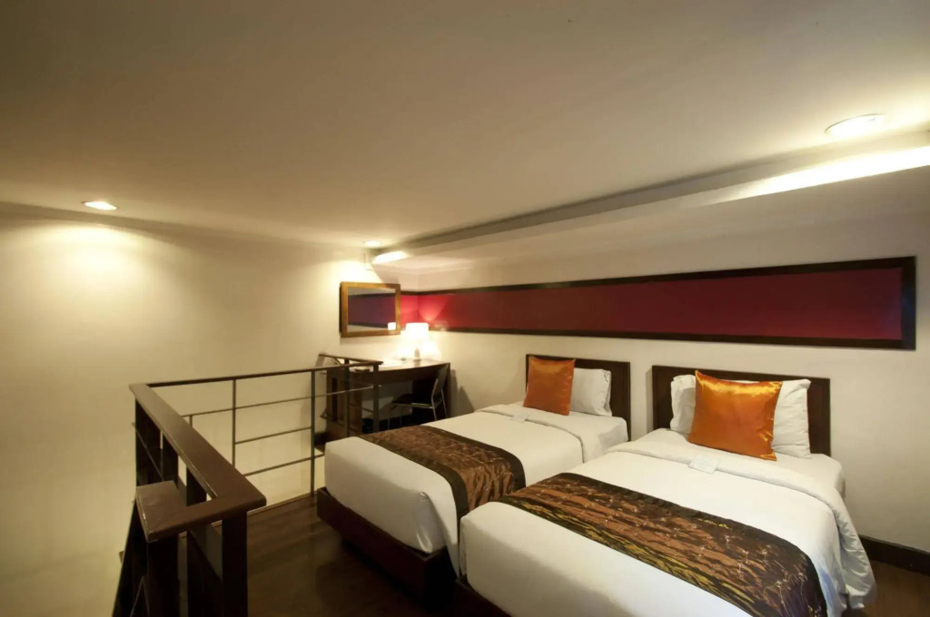 Hotel 878