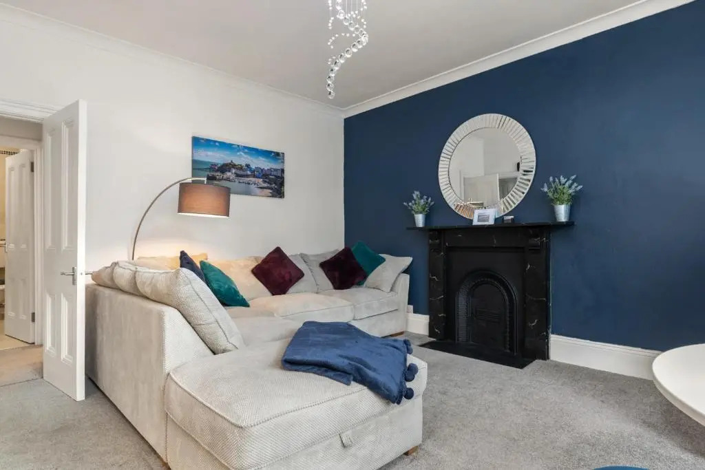 Caldey Bay Apartment - Lovely Sea Views
