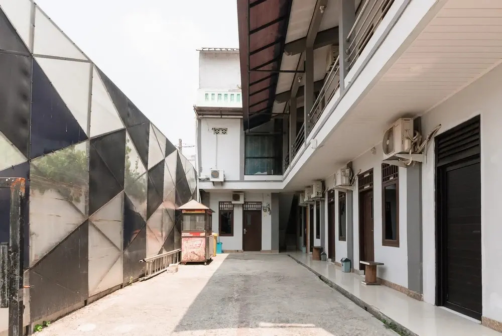 RedDoorz Syariah near Mall Of Serang