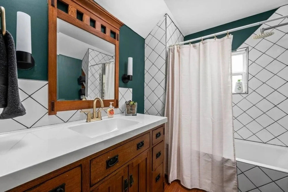 590 Newly Remodeled 4 Bedroom - Downtown