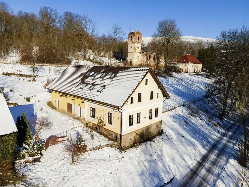Villa in Rudnik With Private hot tub
