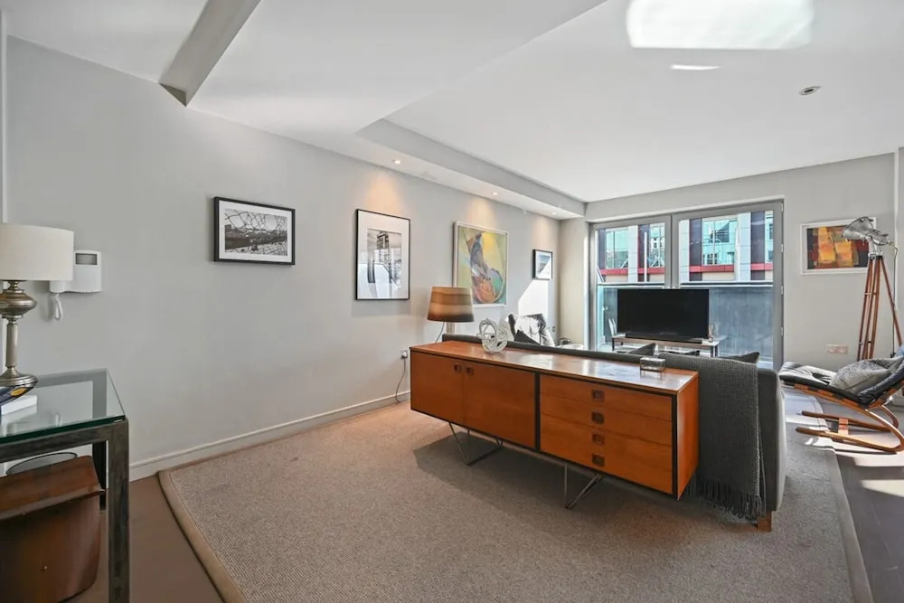 Sleek 2BD Flat W/terrace - 2 Mins From Farringdon!