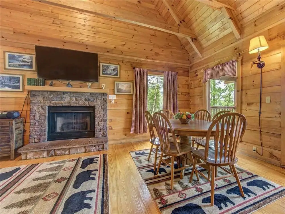 Bear Tracks - Two Bedroom Cabin