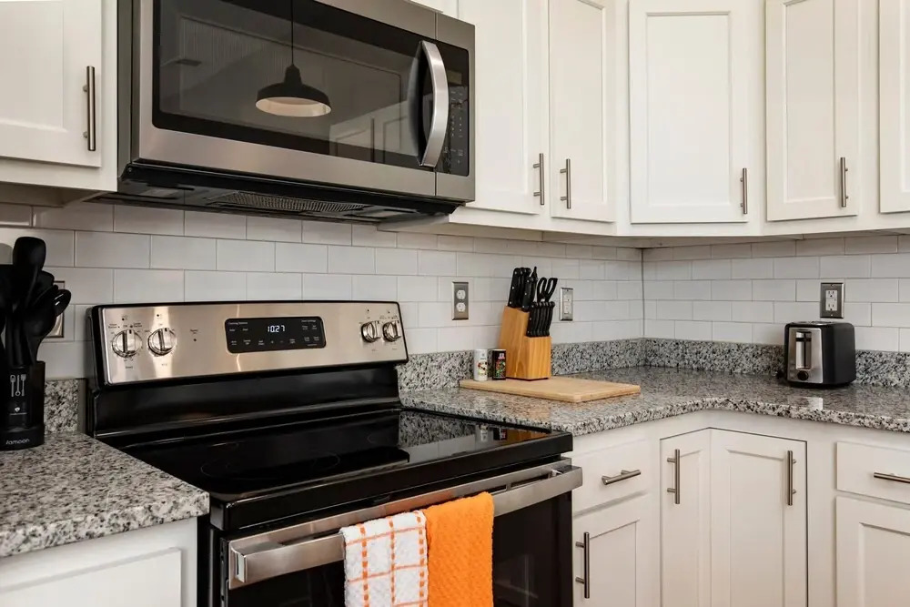 Historic Cozysuites 4BR 2BA With Modern Touches