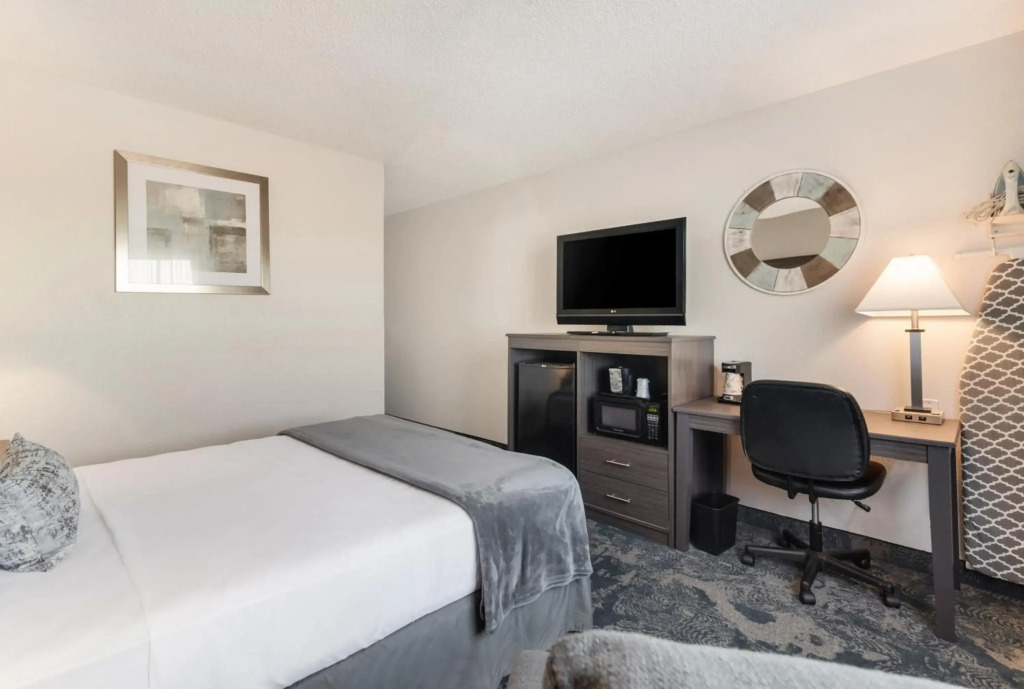 American Inn & Suites Metro Airport