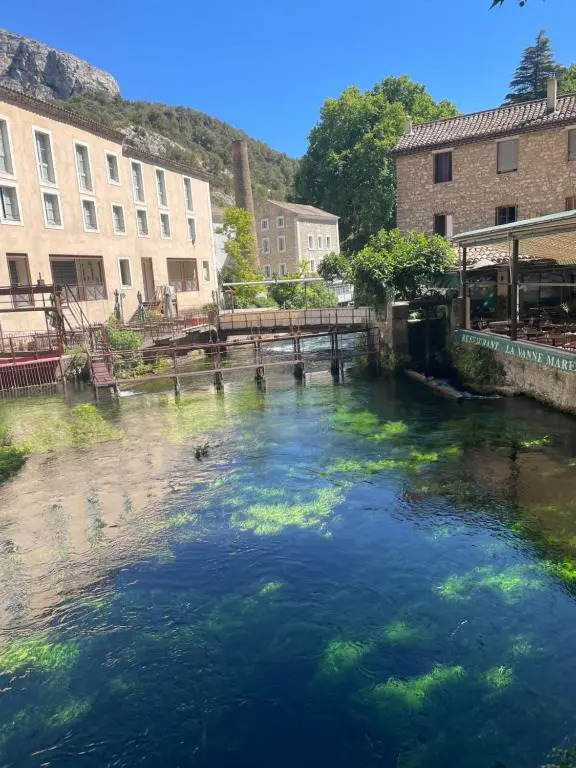 SAKINA Appartement en bord de sorgue