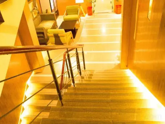 Xiangru Chain Hotel (Shanghai Caogen