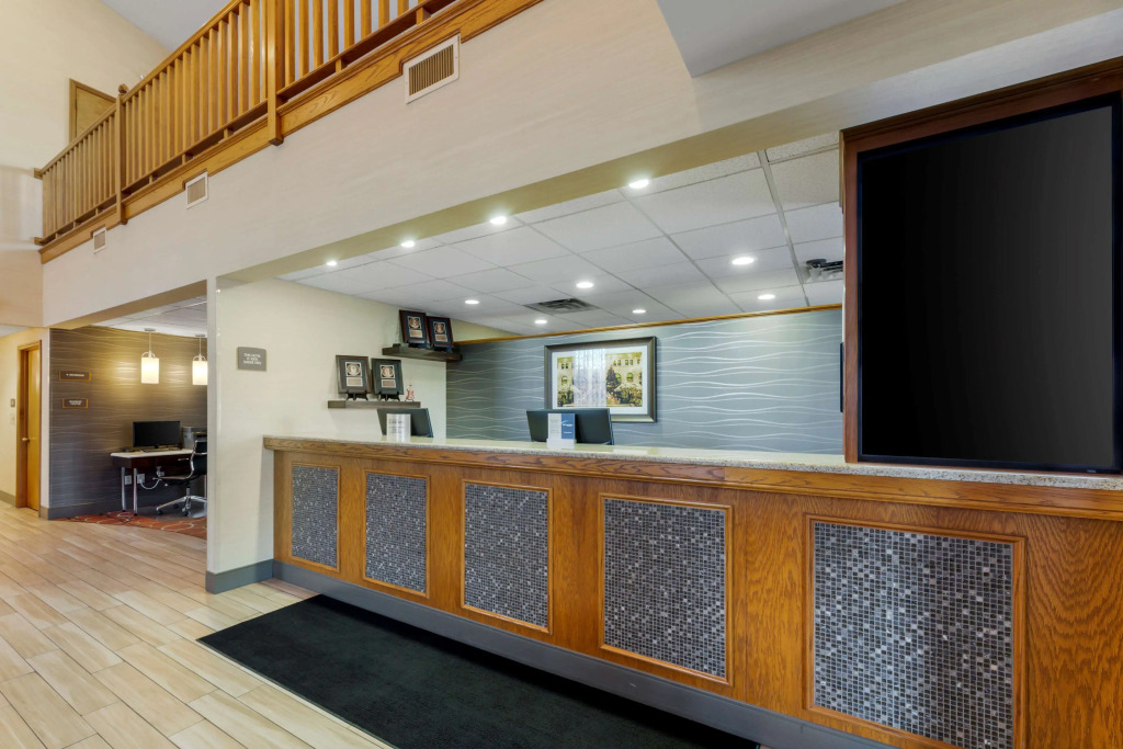 Best Western Falcon Plaza - Bowling Green