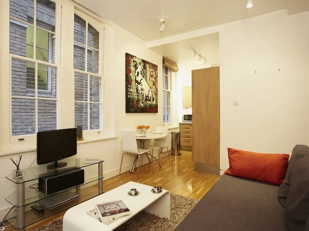 Saint Paul's Apartment
