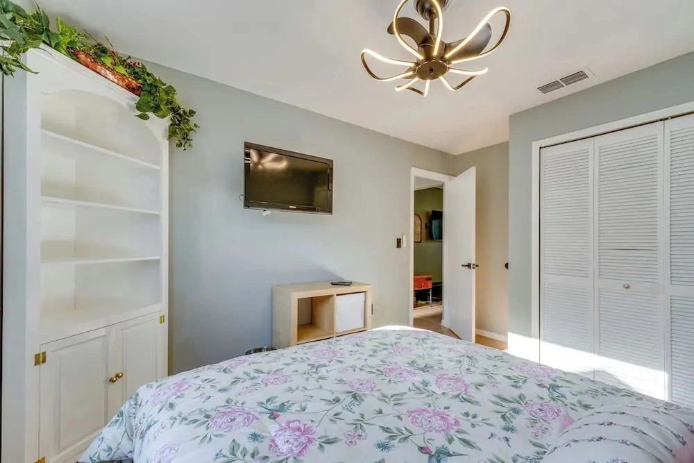 Luxe 4BR Villa Near Disney: Private Pool & Lanai