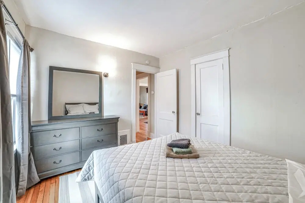 1 Mi to Dtwn Binghamton: Apt w/ Covered Balcony!