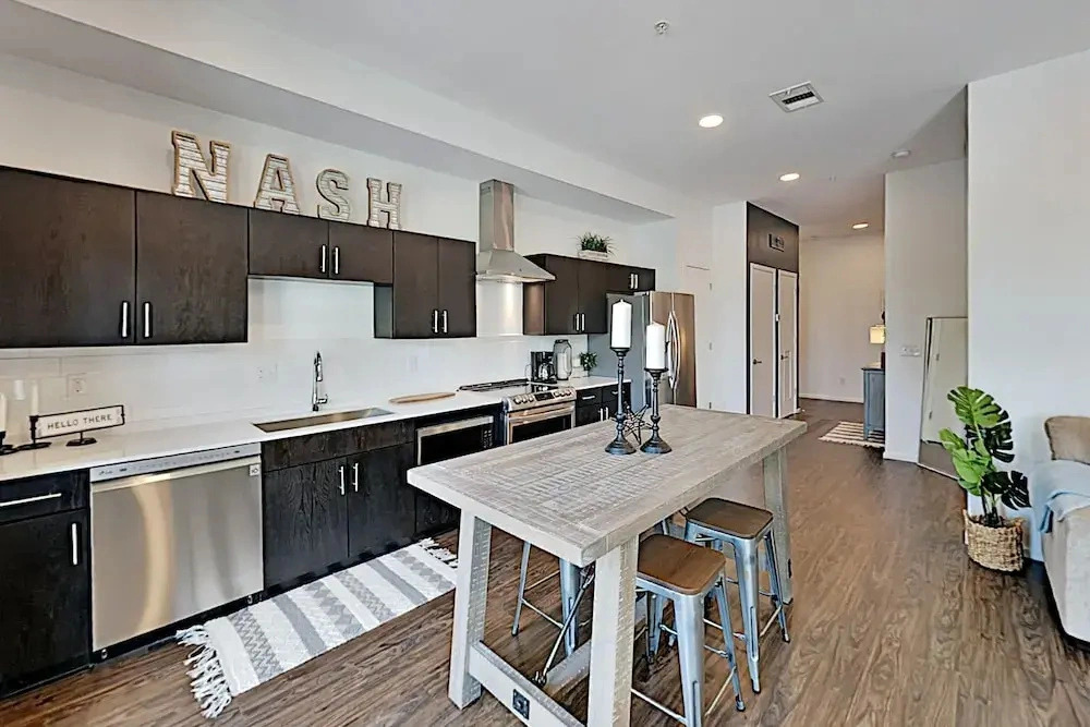 Illume Pool & Fitness Center Corner Unit 1 Bedroom Condo