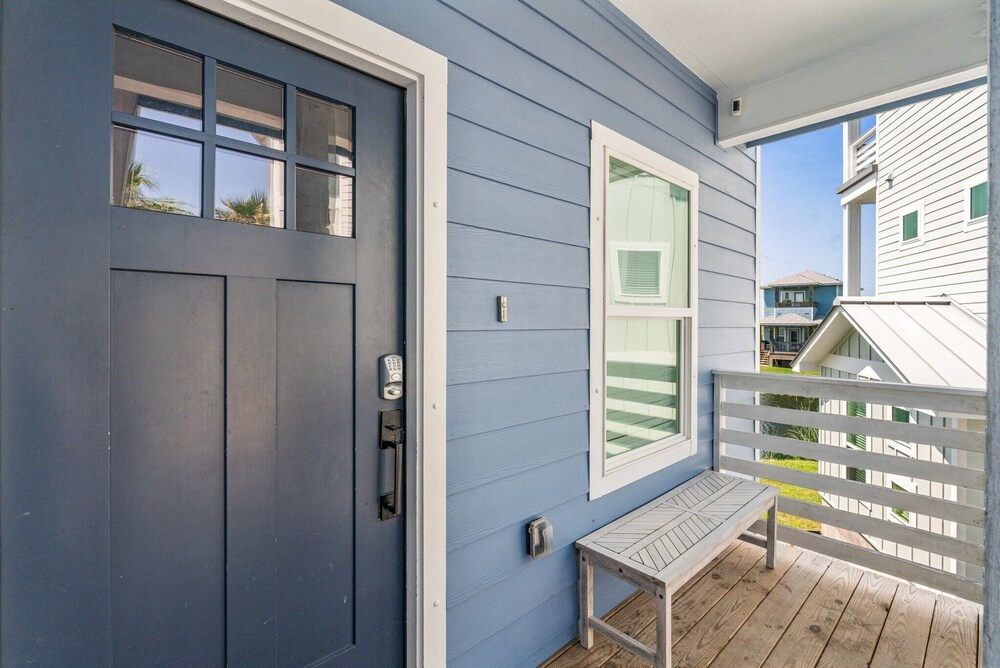 Elegant 4BR Coastal Escape With Stunning Views