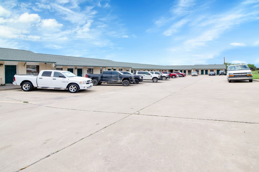 Three Rivers Executive Inn & Suites By OYO