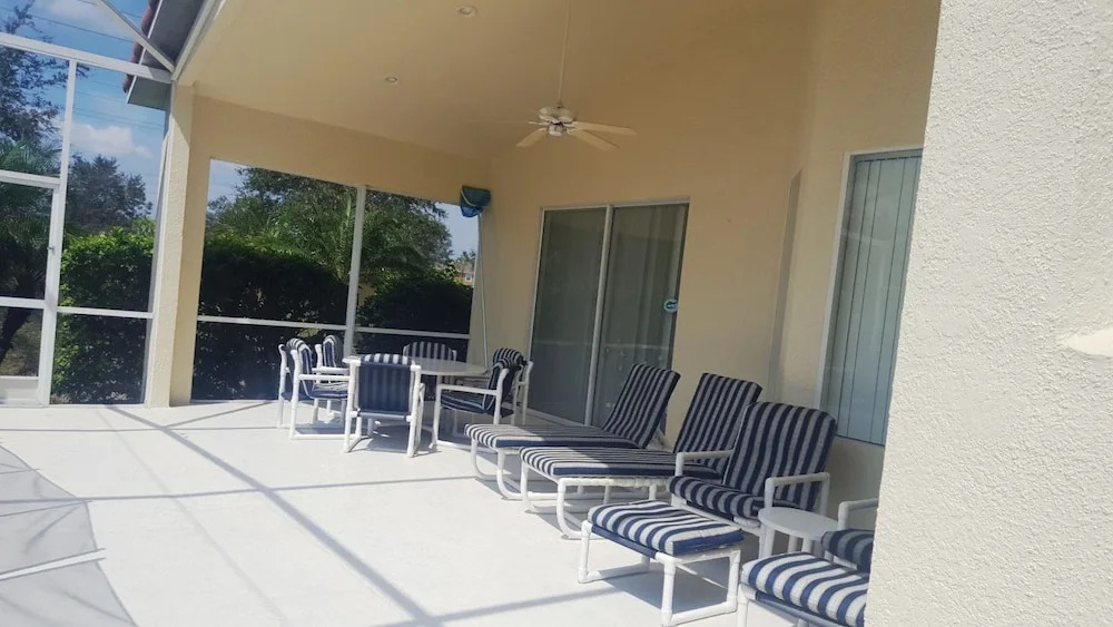 South Facing Pool And Spa With Conservation View Close To Disney