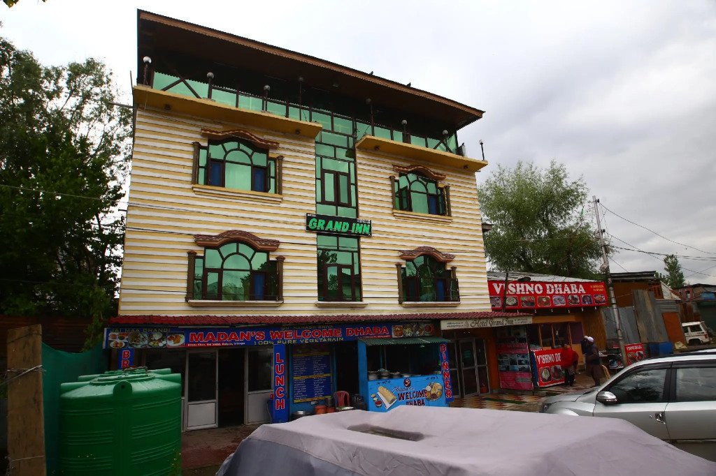 OYO 37706 Hotel Grand Inn