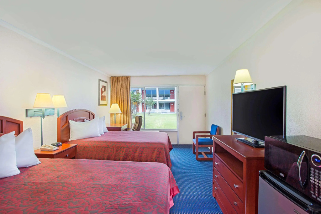 Days Inn Tallahassee-Government Center