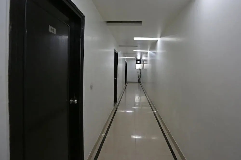 Oyo 19046 Hotel Airport Suites