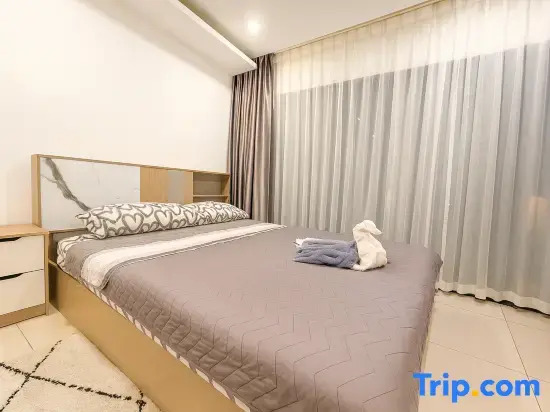Modern 2 Bedroom Condo in Pratumnak