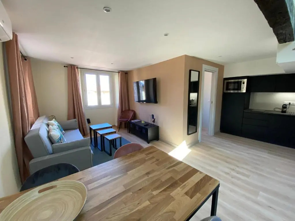 06A2 - Cœur du Vieux Nice bel appartement moderne rénové
