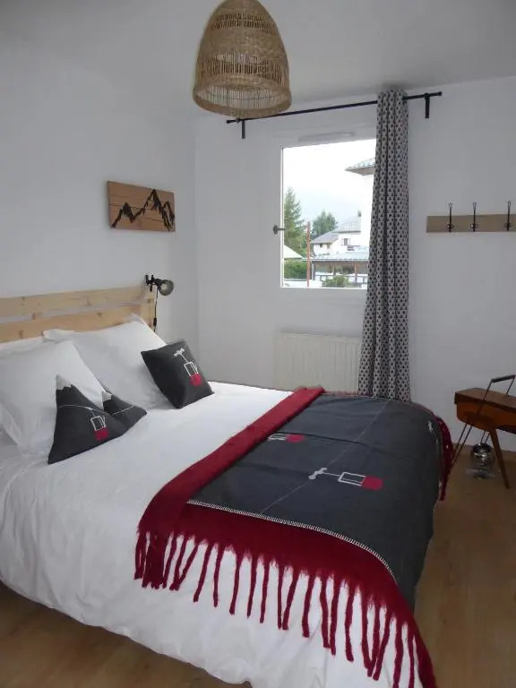 ALPINES 2 /près du funiculaire et gare sncf-garage privé-terrasse sud-46m2