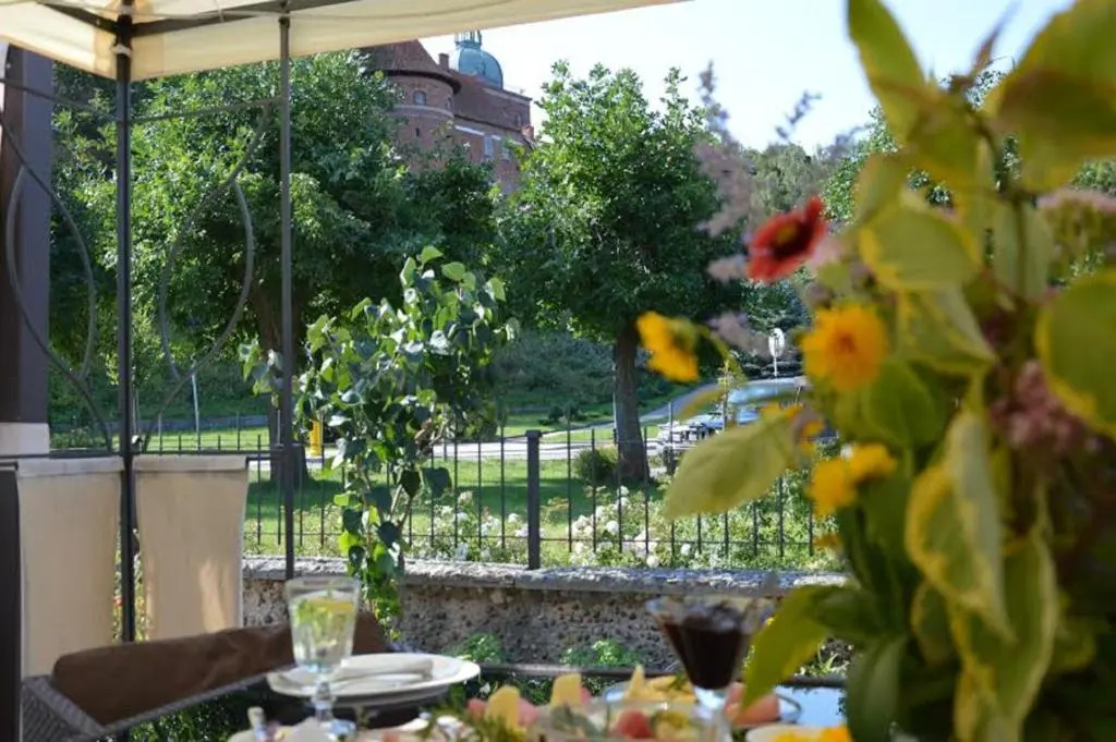 Pod Wzgórzem Bed & Breakfast