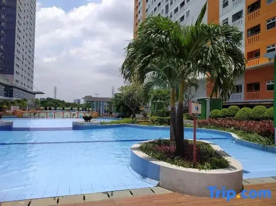 2BR Apt Green Pramuka w/ WiFi, Netflix and Pool by 2ndHome