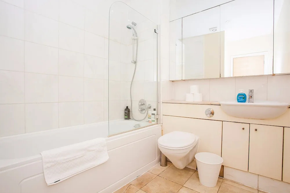 Modern & Spacious Home on Old Kent Road