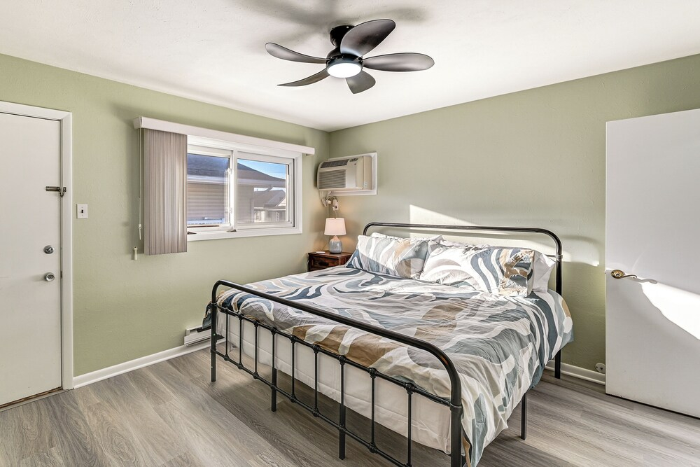 2 Blocks to Beach & Boardwalk: Ocean City Condo
