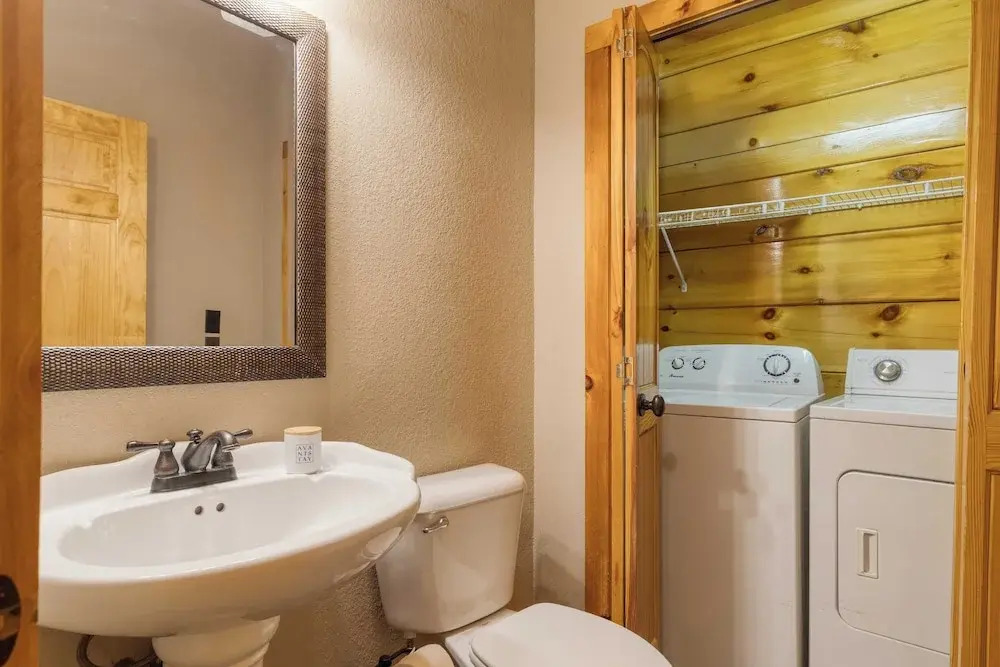 Alpine Mountain Lodge by Avantstay Sleeps 19 Luxury Cabin Game Room, Hot Tub Dollywood