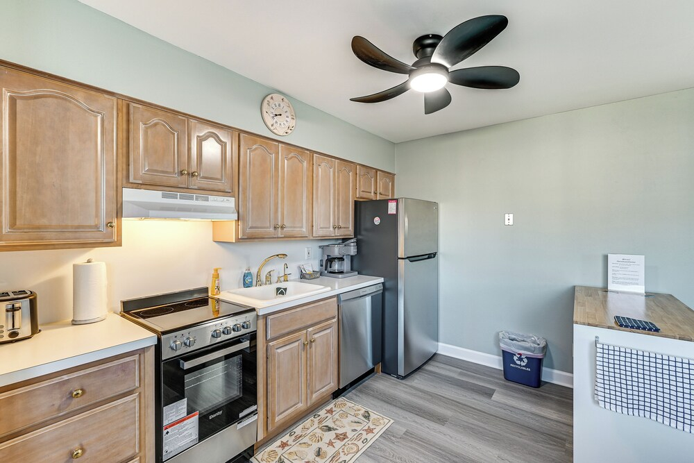 2 Blocks to Beach & Boardwalk: Ocean City Condo