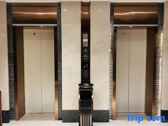 Yulong Garden Hotel (Zhenping Wandelong Plaza)