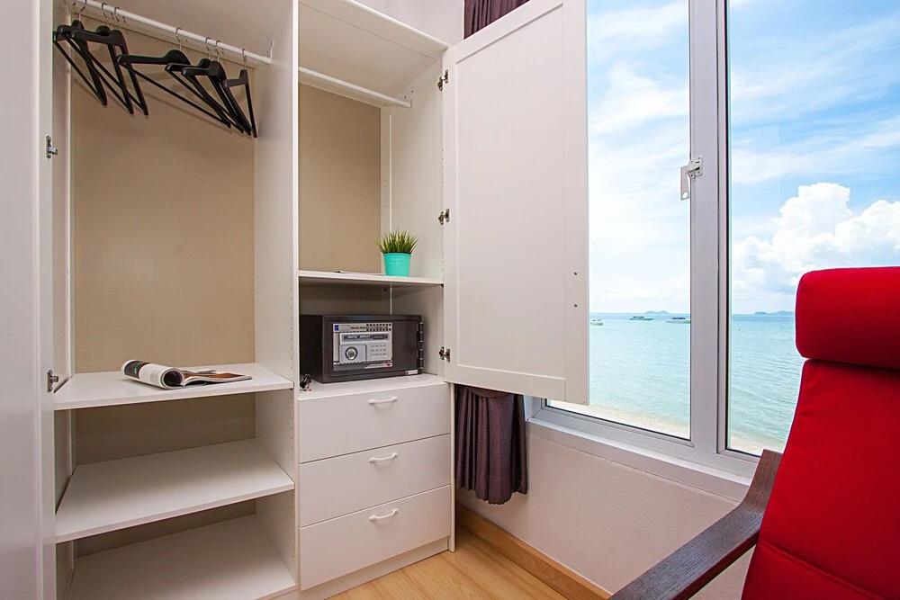 Interstellar Beachfront Villa B