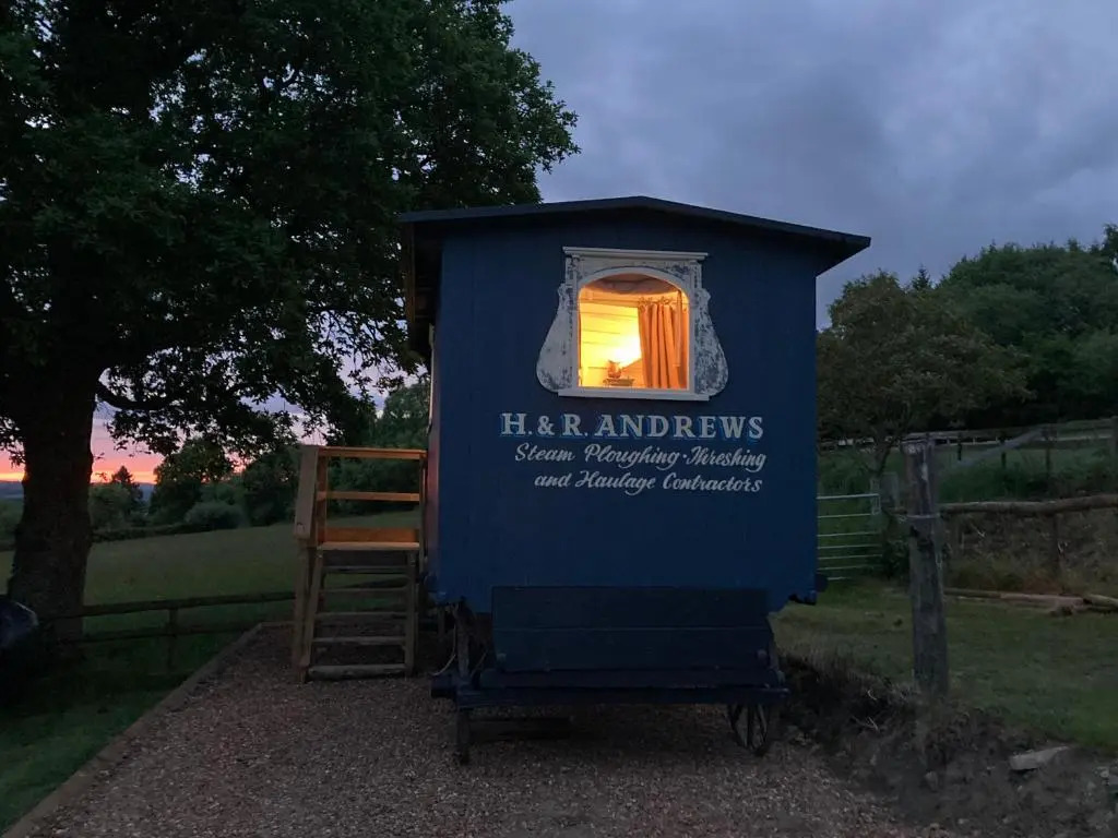 Pet Friendly - 2 Guests - Original Roadsmans Wagon