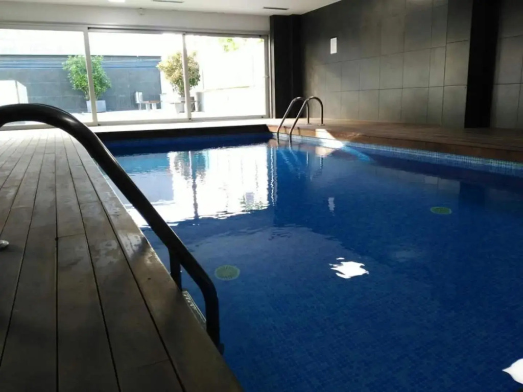 Stylish Flat, 2 Bathrooms And Swimmigpool!!