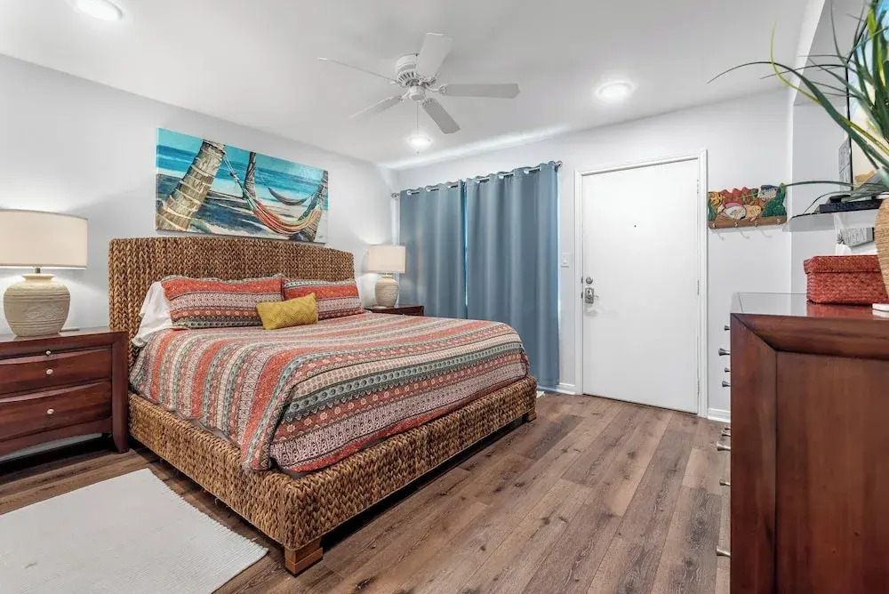 Sunrise Villas 101 - BOARDWALK TO THE BEACH