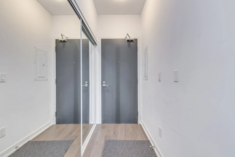 Stylish New 2BR Luxury Condo w Parking