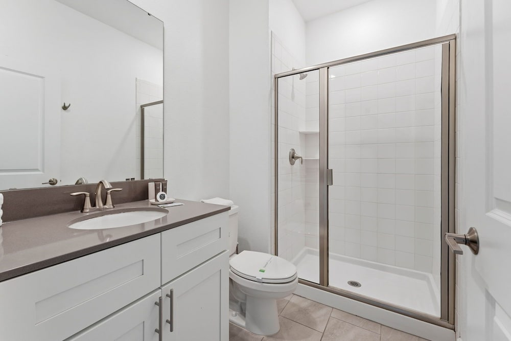 4BR Townhome w/ Private Pool at Storey Lake