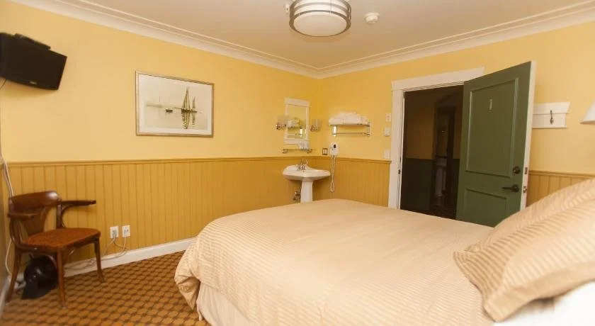 Salt Spring Inn