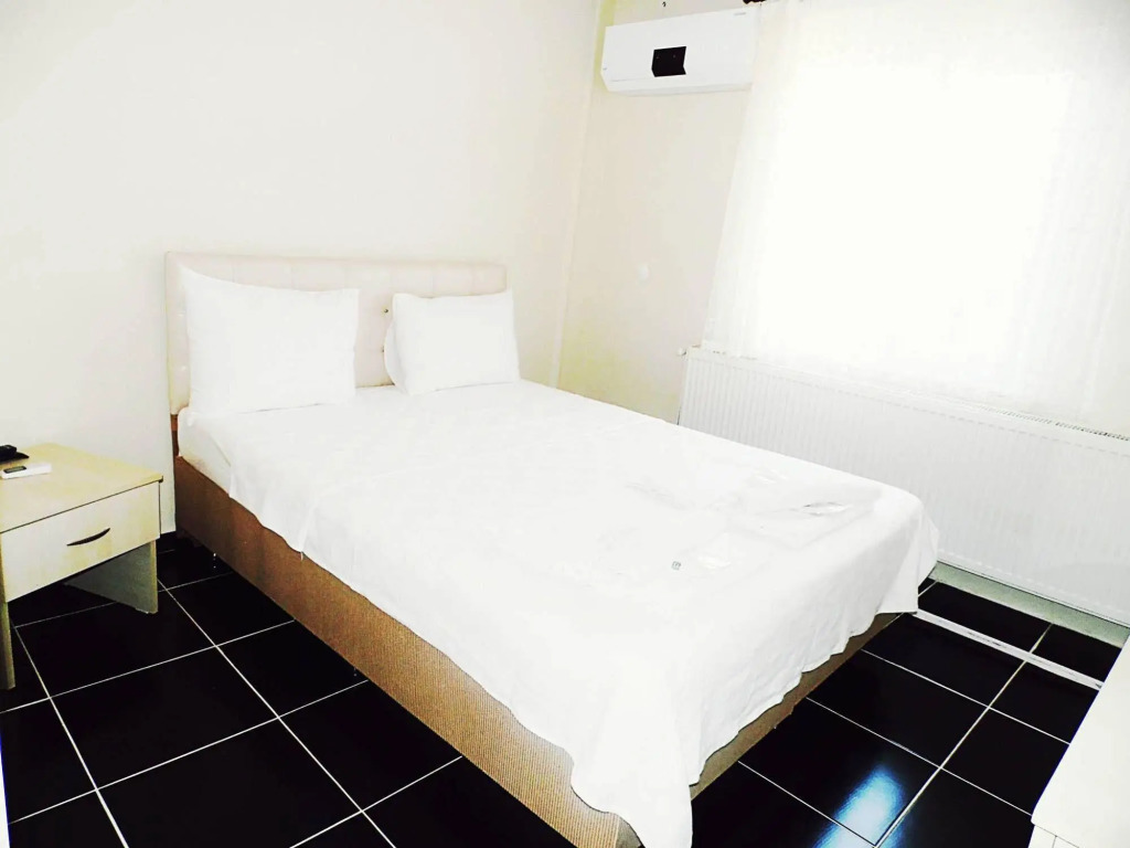 Saral Hotel