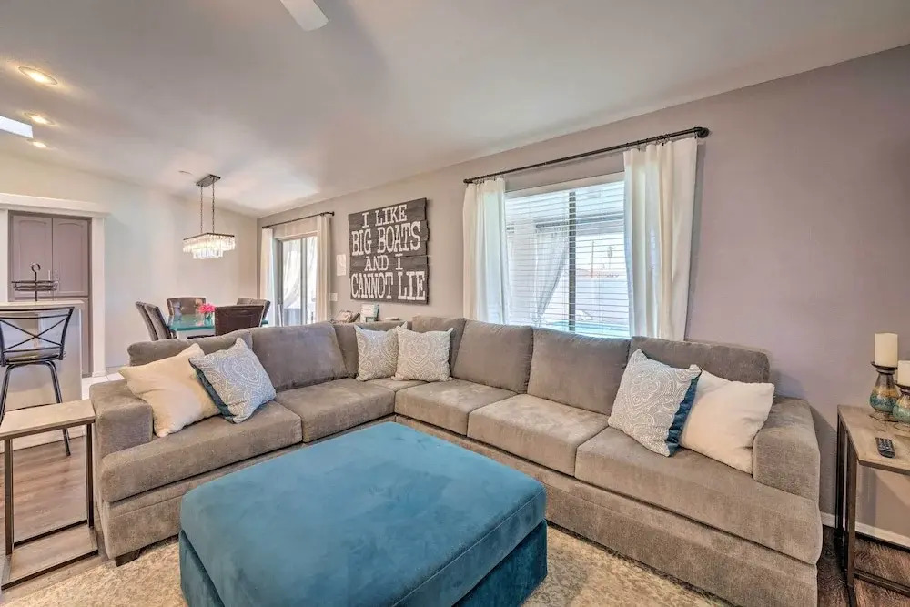 Central Lake Havasu City House: Grill & EV Charger