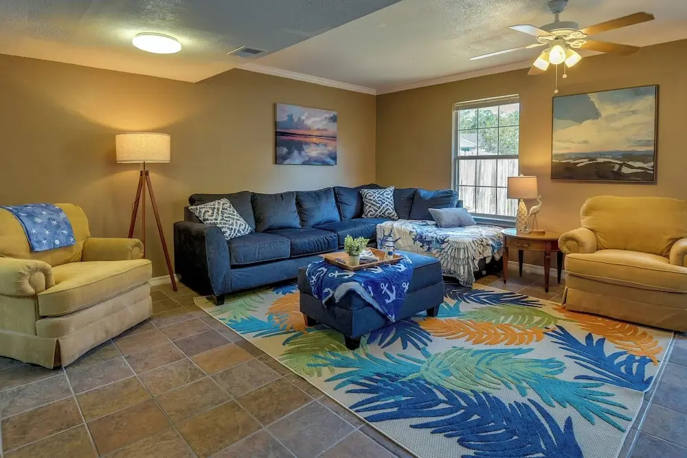 Breezy Fort Walton Townhome ~ 5 Mi to Beach!