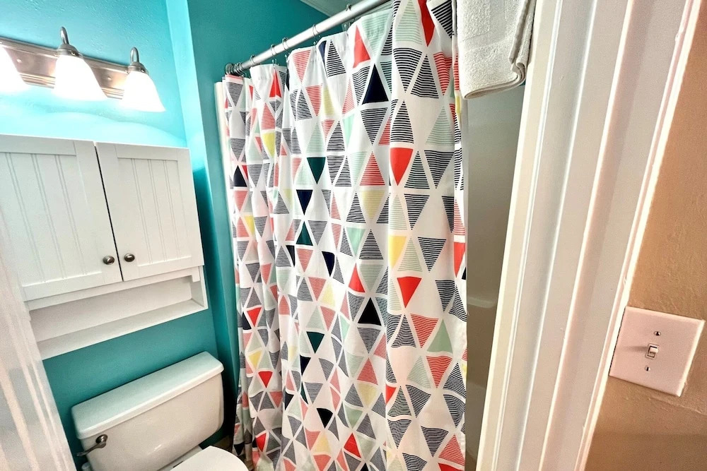 Sea Breeze 211 2 Bedroom Condo by Redawning