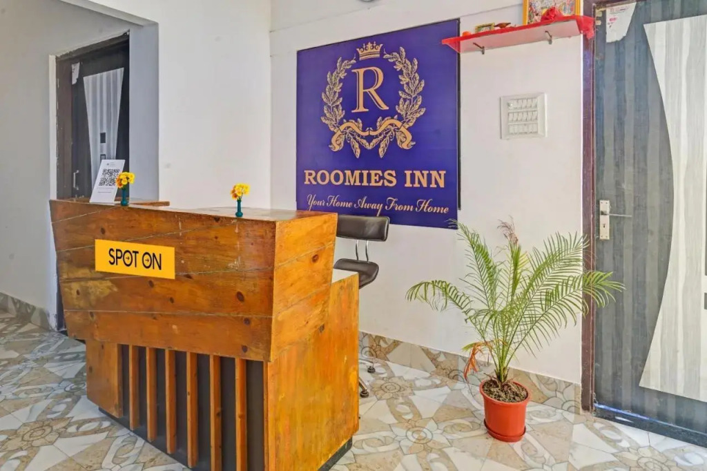 Spot On 700233 Hotel Rommies Inn
