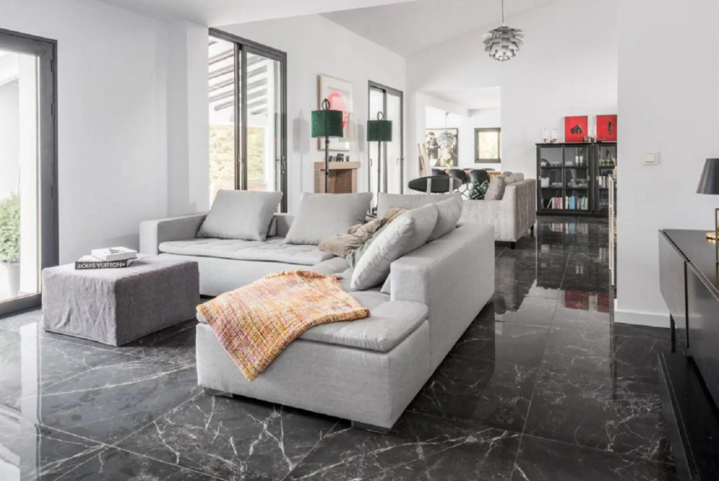 19999- Magnificent and modern decorated villa