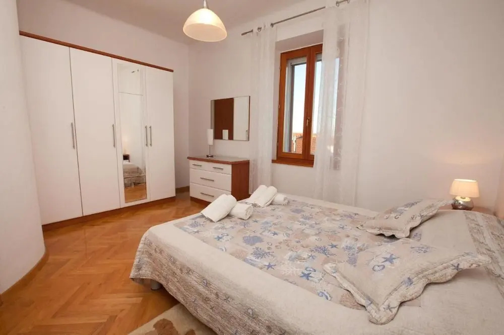 Spacious Apartment Milly With Pool